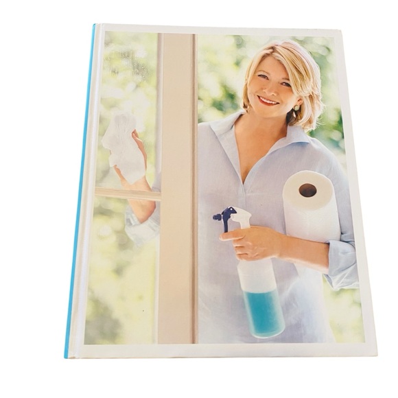 Martha Stewart Other - Martha Stewart's Homekeeping Handbook